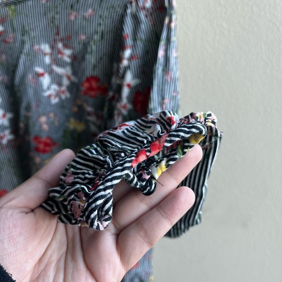 Pleione black and white striped floral ruffle top - Picture 4 of 7